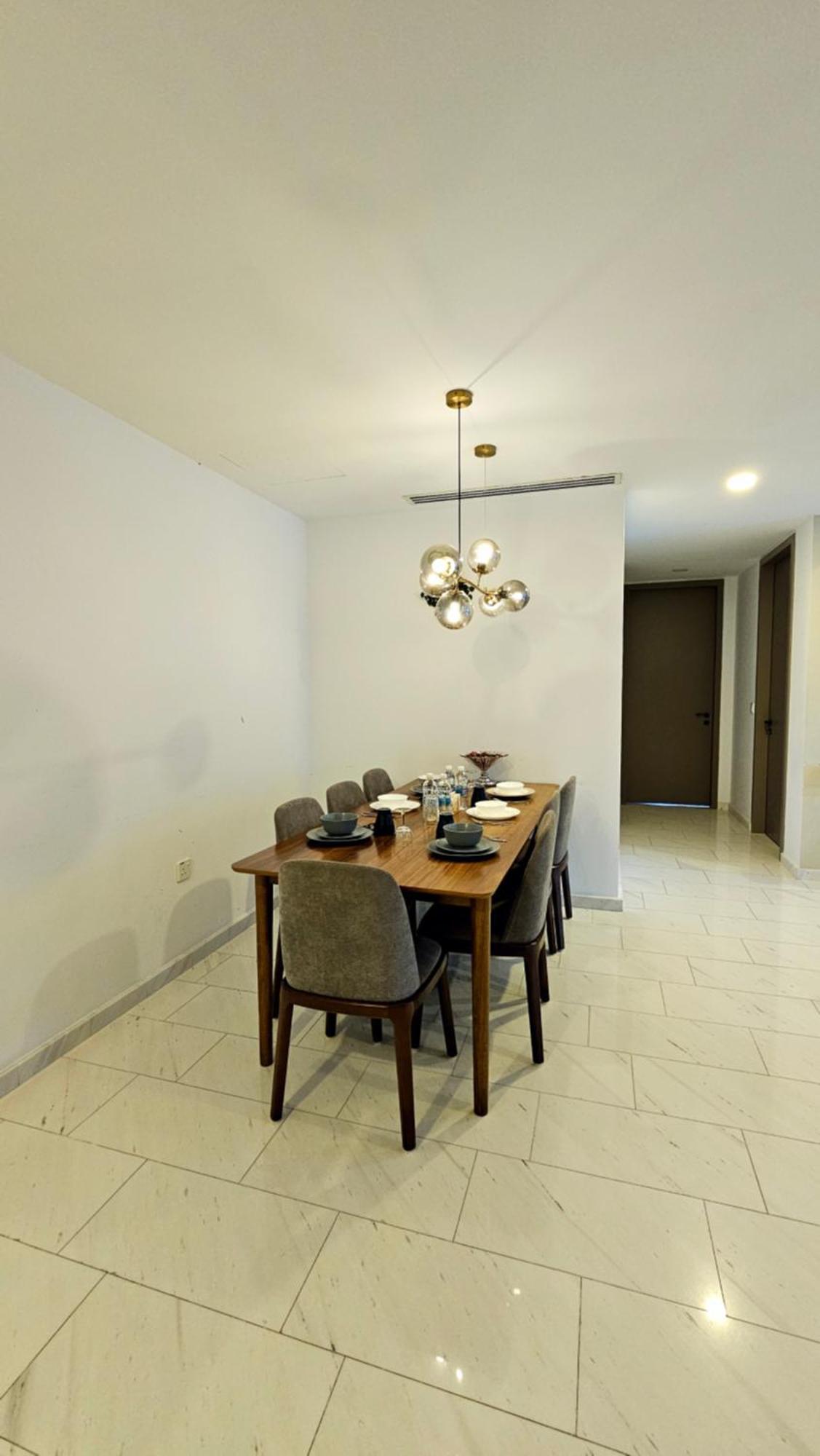 Crystal Service At Eaton Klcc Apartment