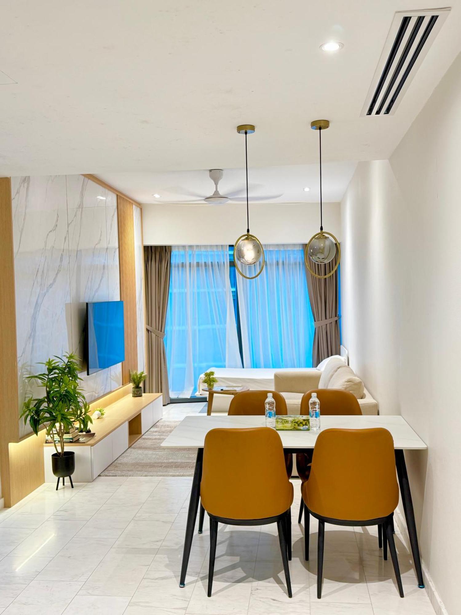 Crystal Service At Eaton Klcc Apartment *