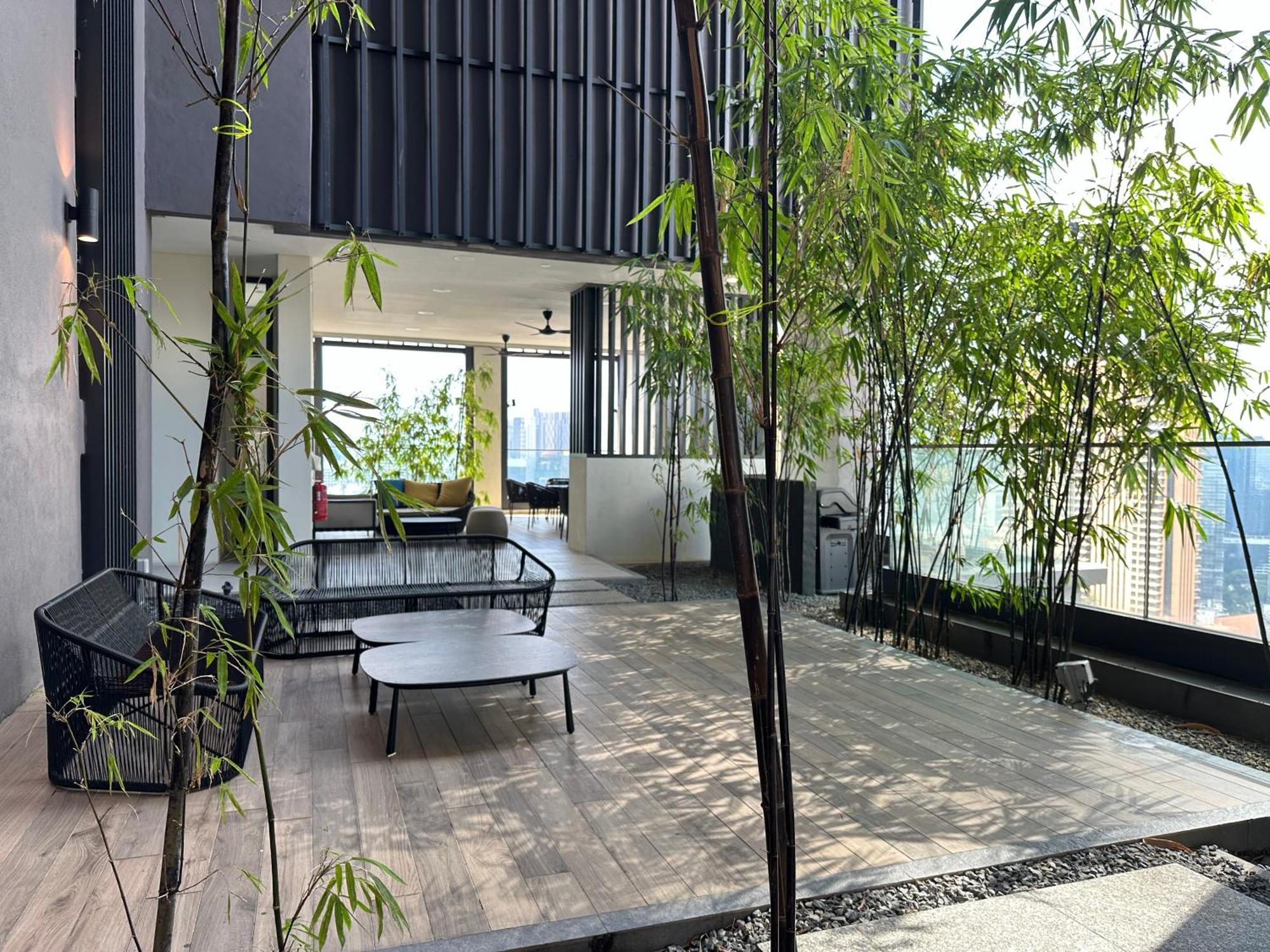 Smart Service Lucentia Bbcc Lalaport Apartment