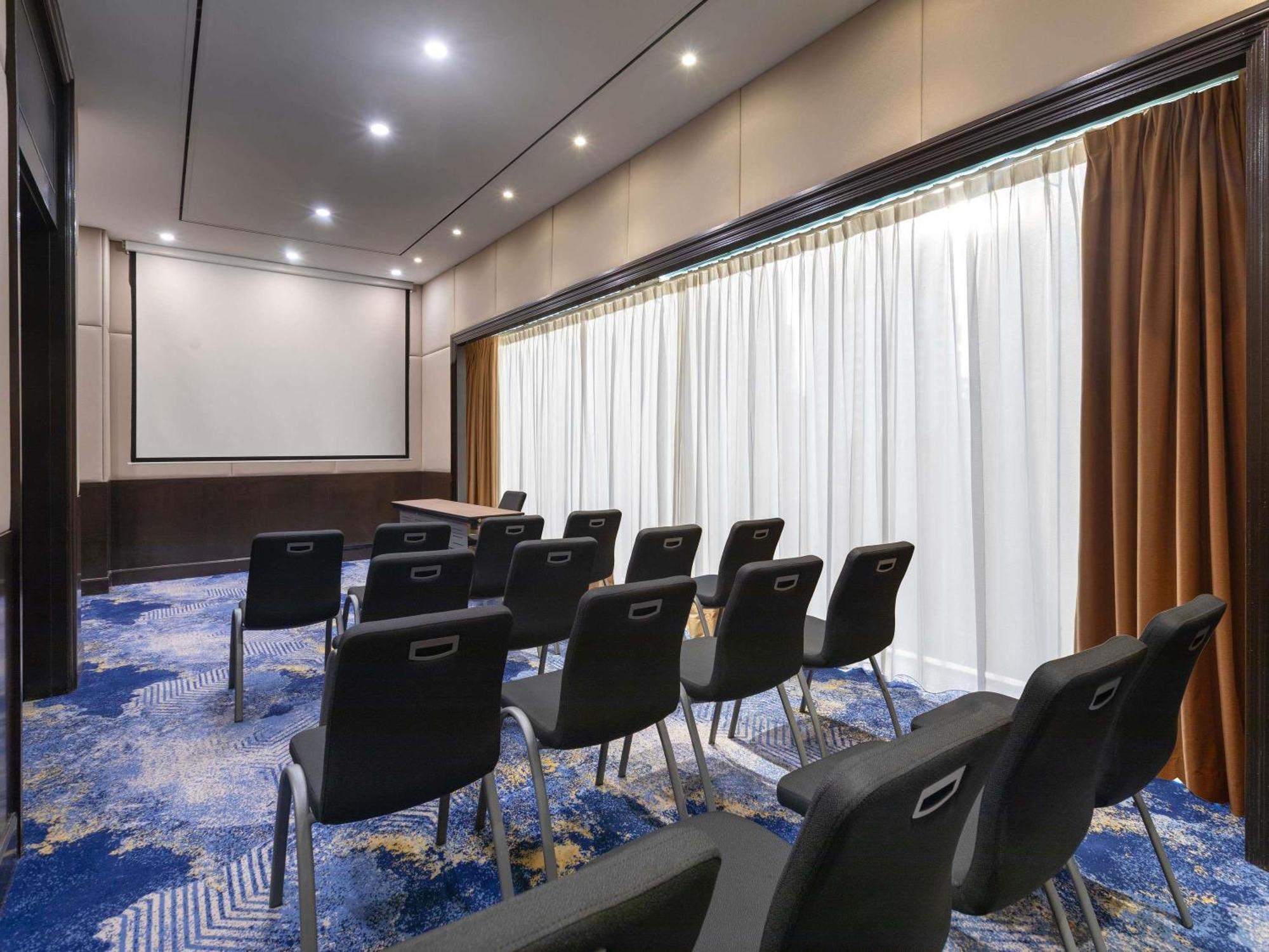Novotel Centre Hotel 4*