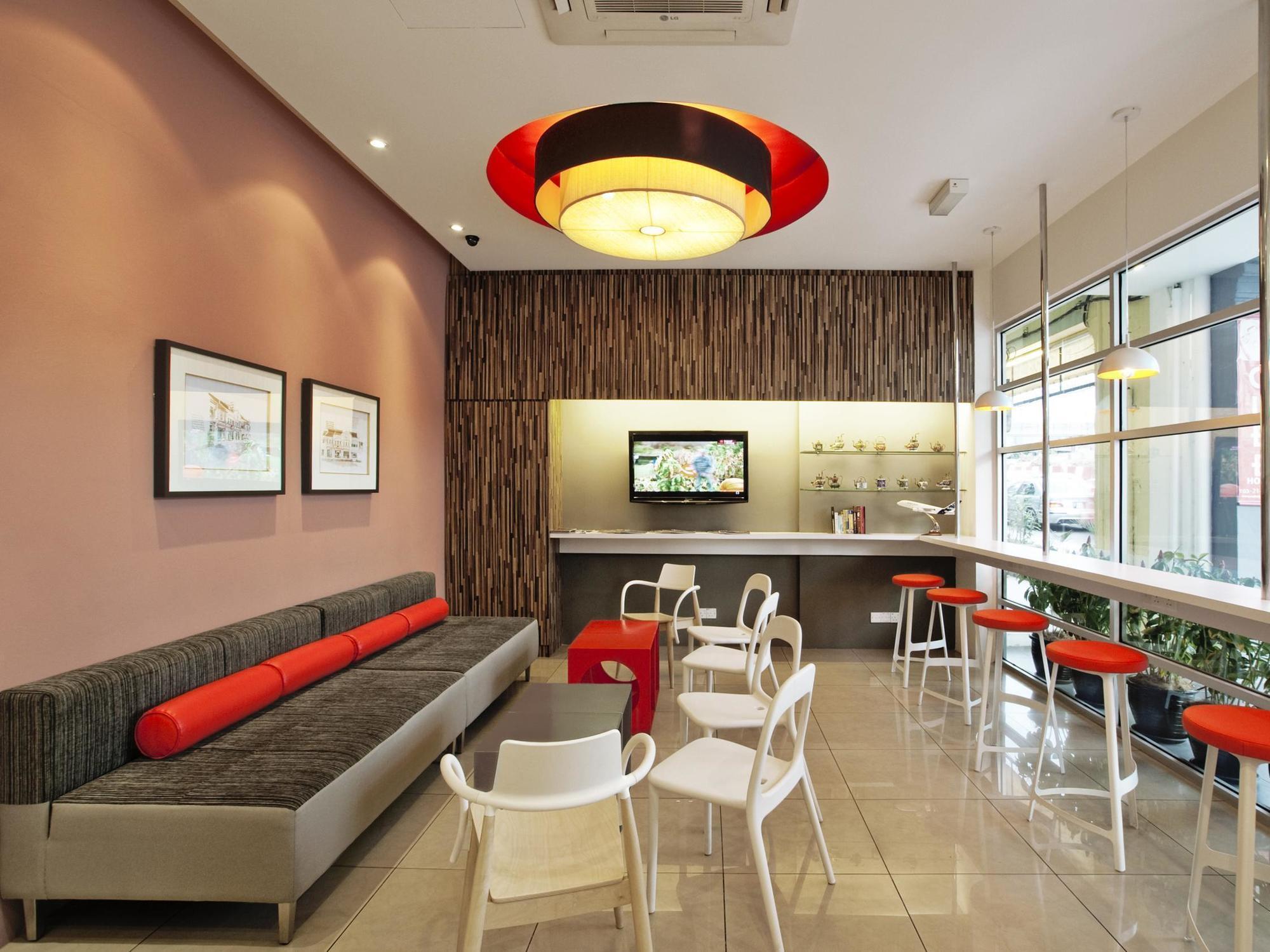 Simms Boutique Hotel 2*