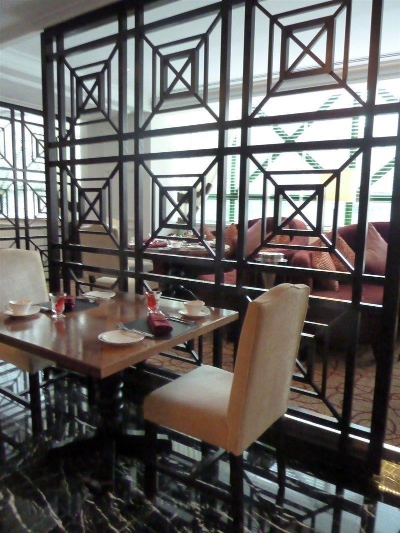 The Ritz-carlton,