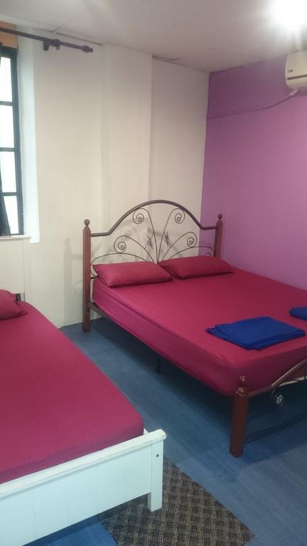Submarine Market Hostel *