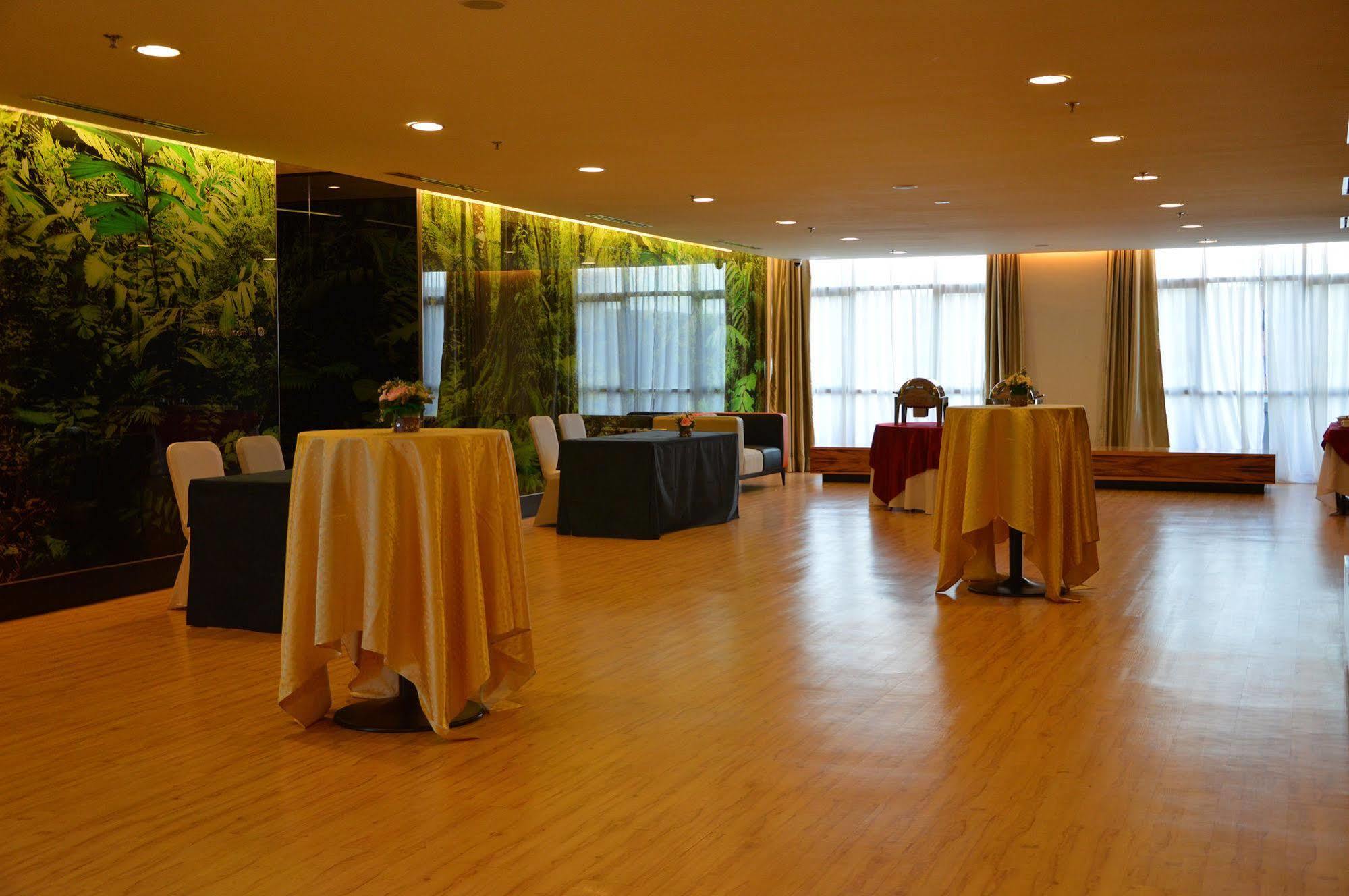 Vivatel Hotel 4*