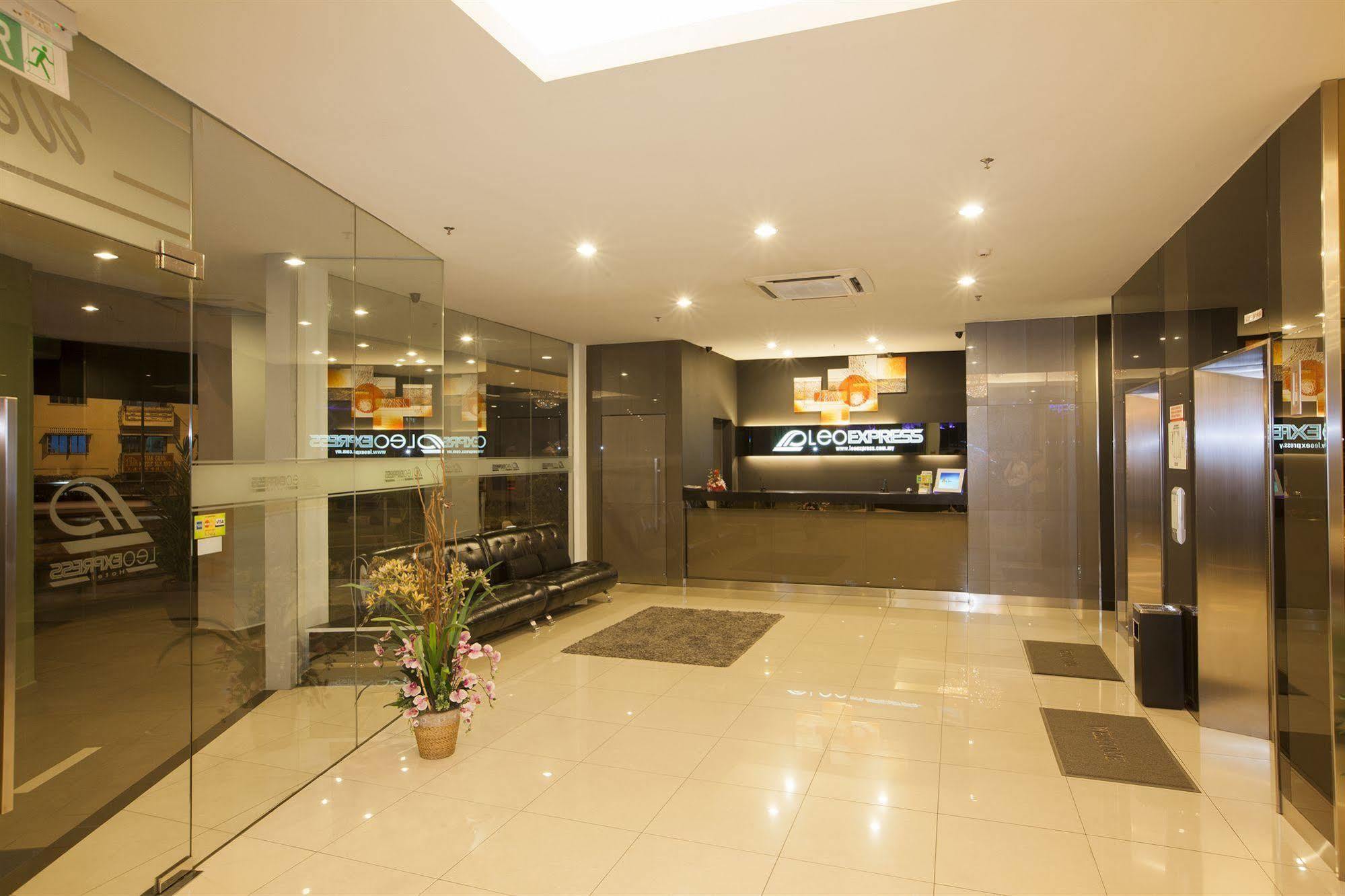 Leo Express 3*