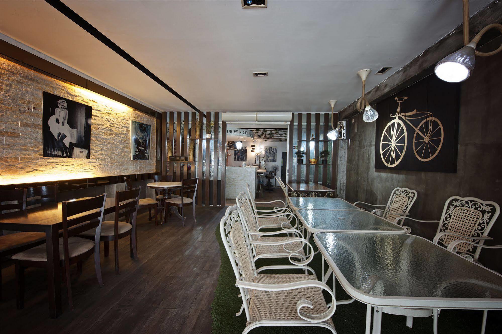 Khách sạn D'garden 2*