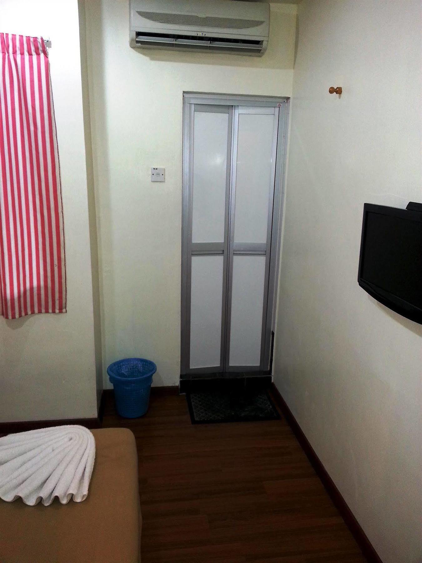 Hotel Oyo 103 V'la Garden