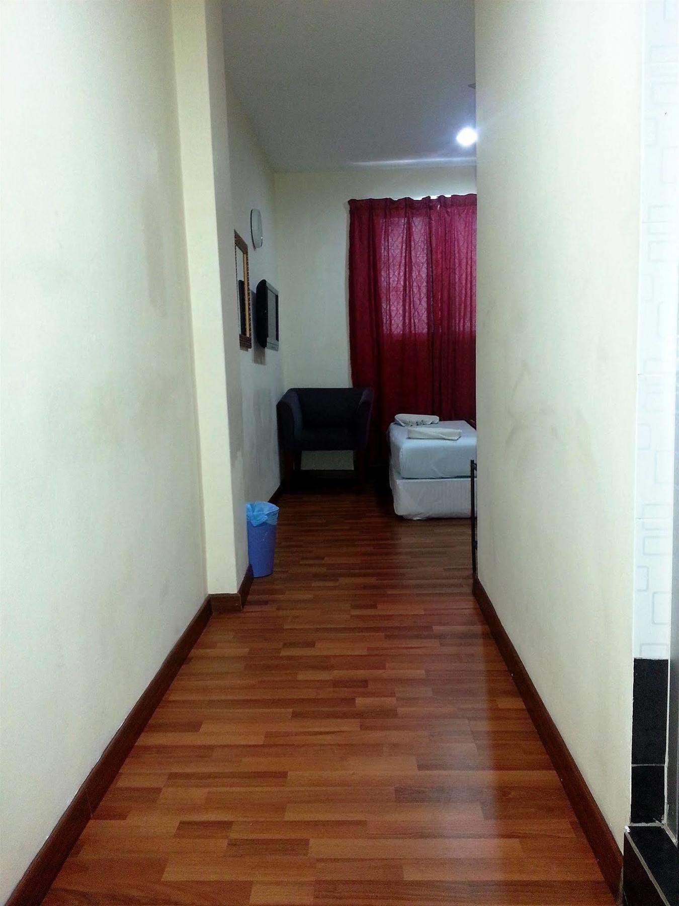 Oyo 103 V'la Garden Hotel