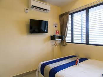 Oyo 220 Sri Maluri Hotel 2*