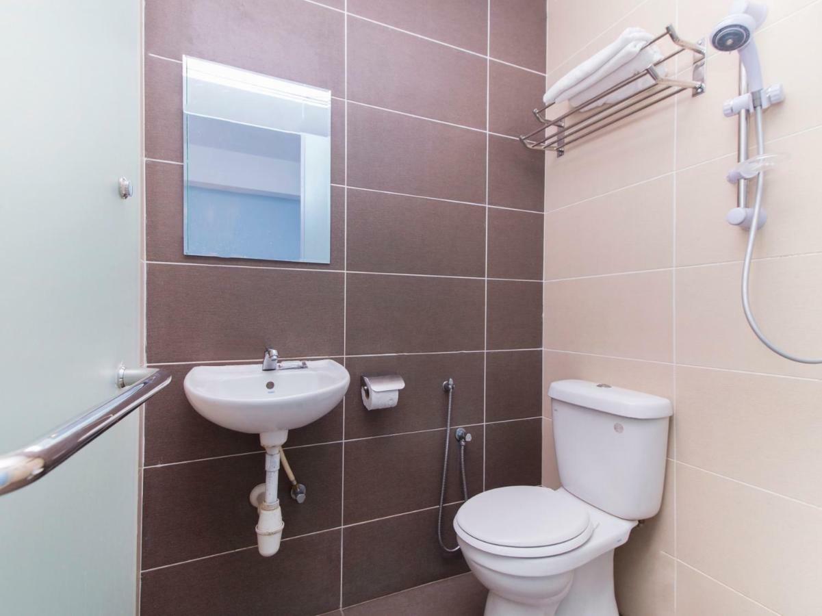 Oyo 220 Sri Maluri Hotel 2*