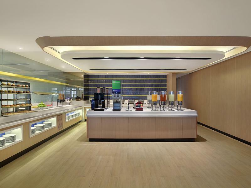 Express Centre By Ihg Hotel 3*