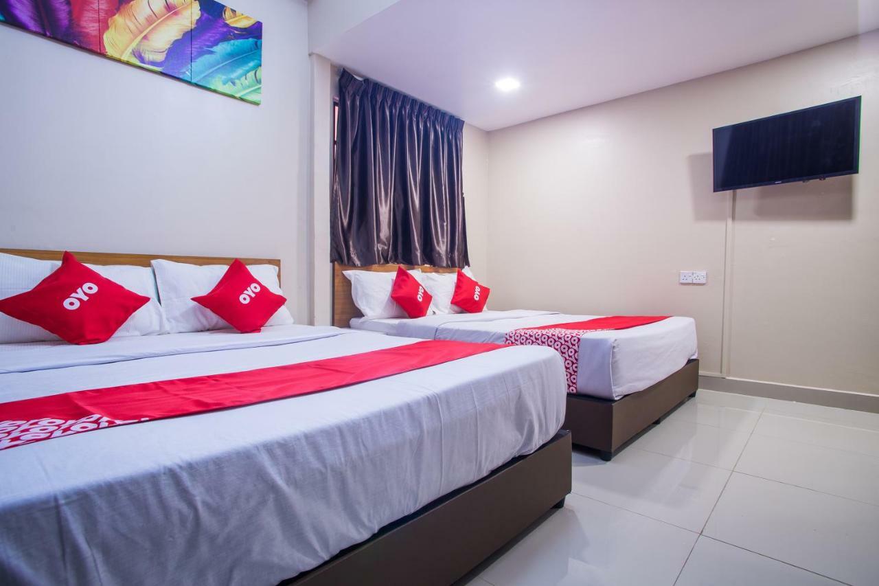 Oyo 43929 Adak Hotel