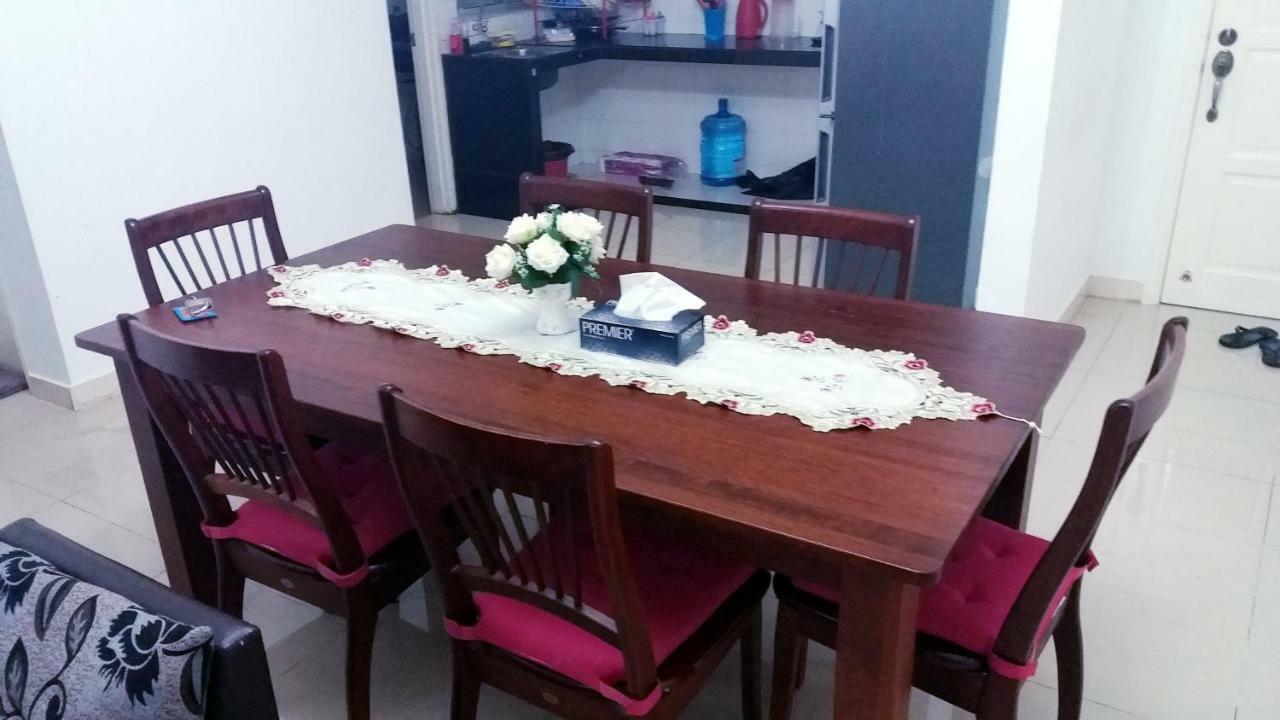 Large 4bedroom Homestay Pv6 With Large Swimming Pool Kuala Lumpur