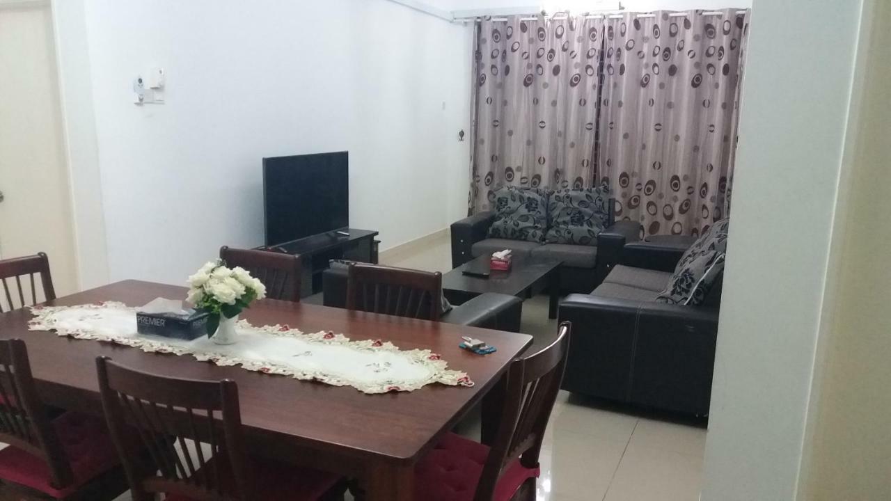 Large 4bedroom Homestay Pv6 With Large Swimming Pool Apartment