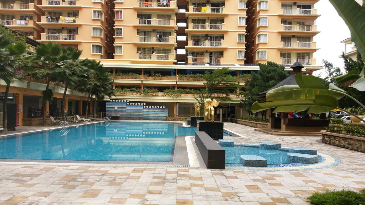 Large 4bedroom Homestay Pv6 With Large Swimming Pool