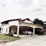30 Pax Oug Bungalow With Swimming Pool