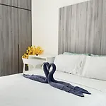 Luxury Studio Apartment With Balcony