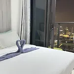 Luxury Studio Apartment With Balcony