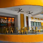 703 Klcc 5 Minutes To Alor Street Ceylon Pavilion 3 Room Apt For 10 Pax