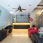 Oyo 175 Lotus Hotel