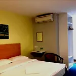 Lucky 11 Hotel