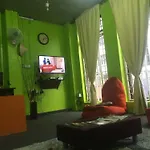The Longhouse Travellers Inn - Hostel