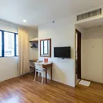 Oyo 305 First Business Inn