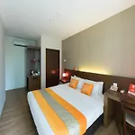 Oyo 139 The Marque Hotel