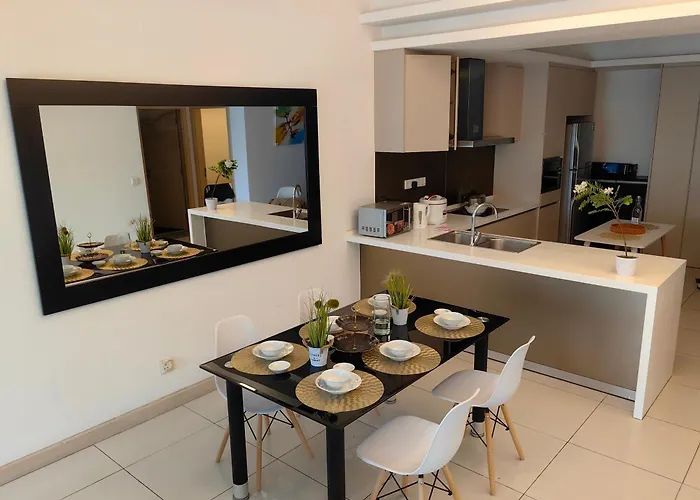 703 Klcc 5 Minutes To Alor Street Ceylon Pavilion 3 Room Apt For 10 Pax