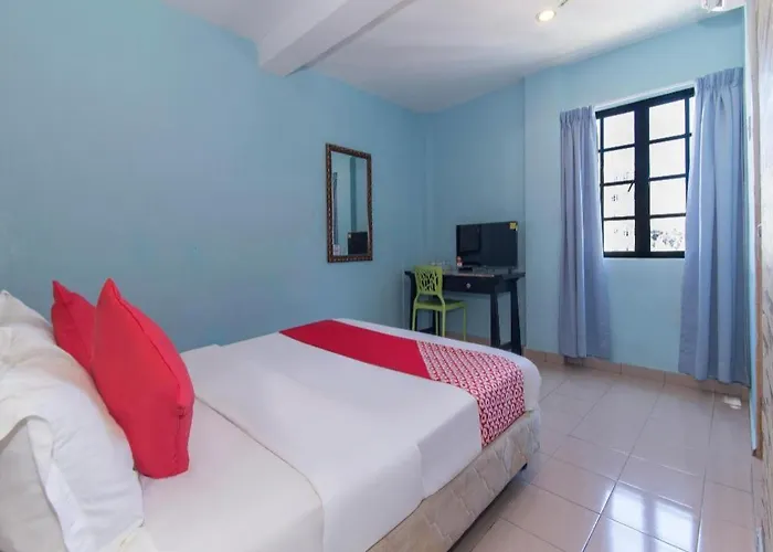 Oyo 175 Lotus Hotel