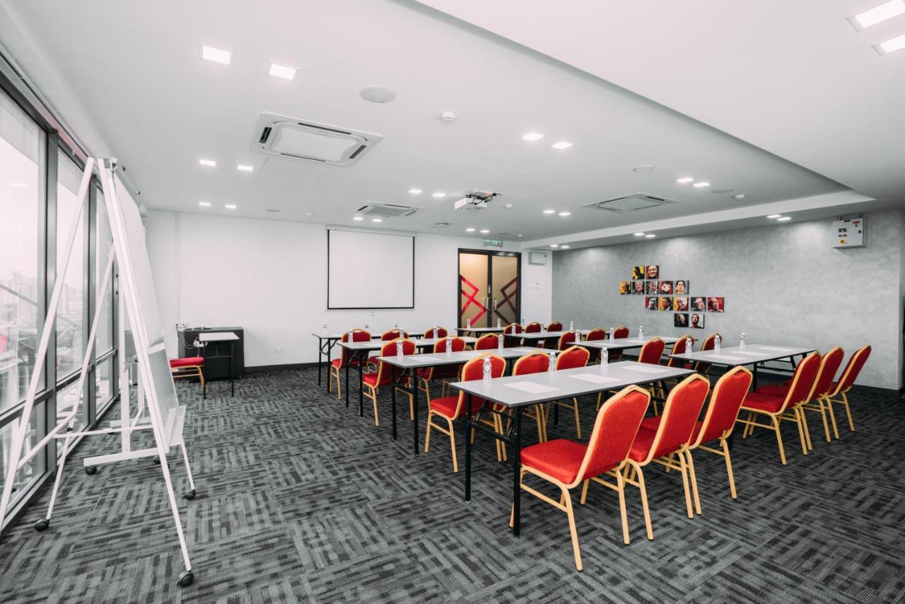 B Lot Hotel 2*