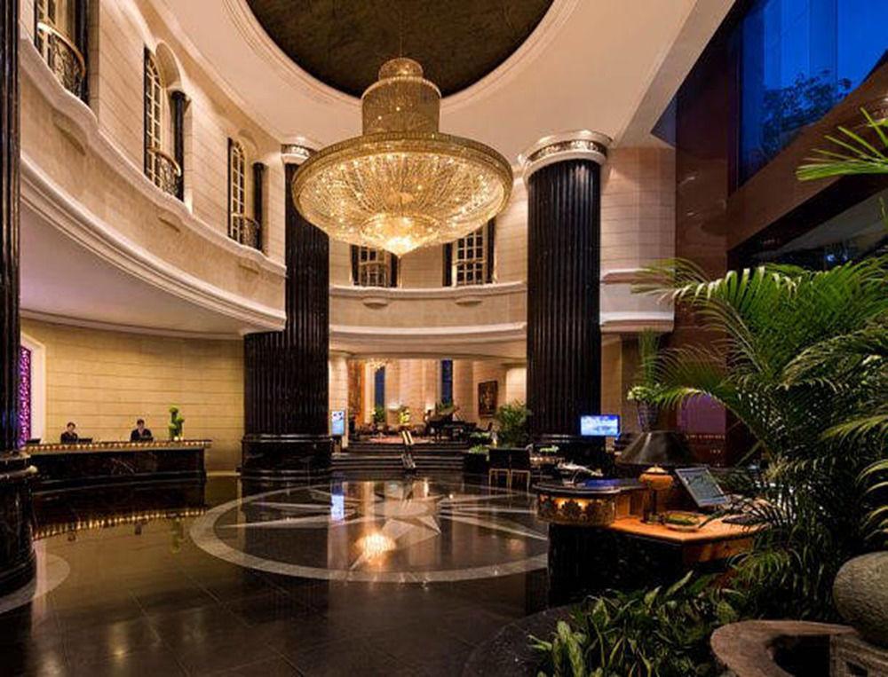 Hotel Renaissance & Convention Centre 5*