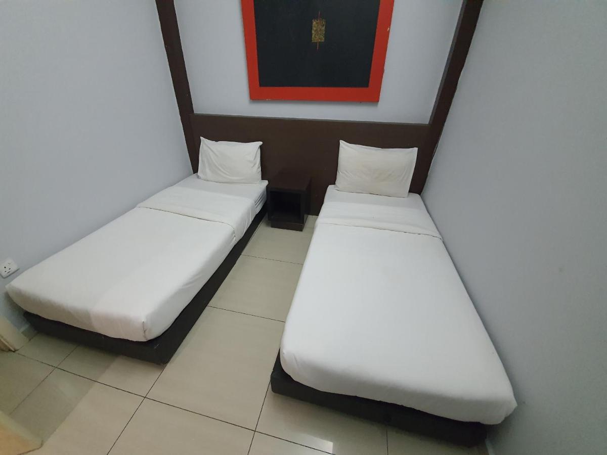Spot On 90139 Galaxy Hotel