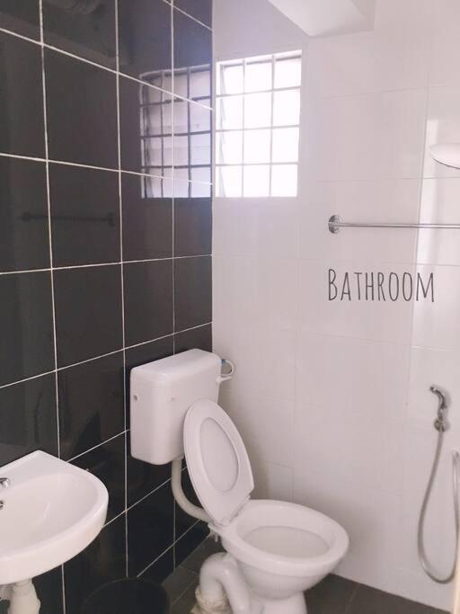 Apartment Budget Kl Maluri Flat Miharja Blok 17 Wifi Free 3bedroom 2bathroom