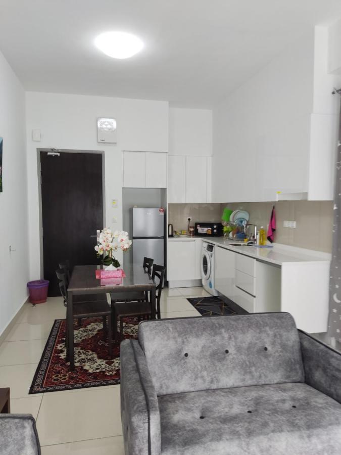Homestay Astoria Ampang, 6pax - Near Klcc, Zoonegara, Ampangpoint Mall Kuala Lumpur