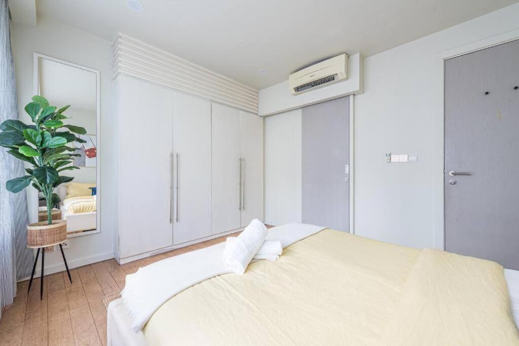 2min Walk To Lot 10, 5 Min To Pavillion 2br 8-2 Wifi 100mbps *