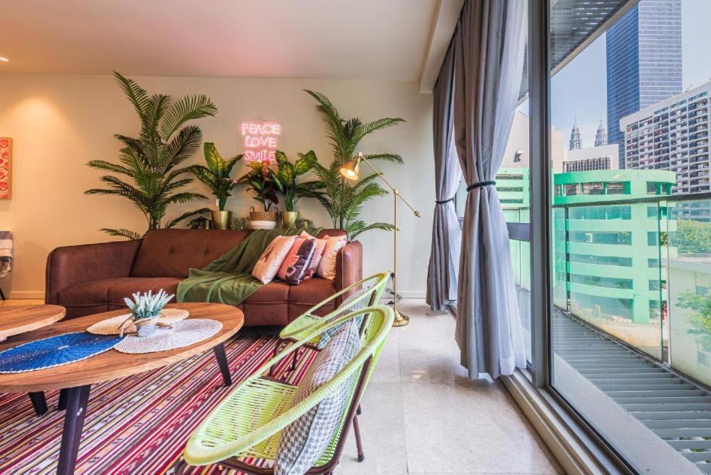 2min Walk To Lot 10, 5 Min To Pavillion 2br 8-2 Wifi 100mbps Apartment *