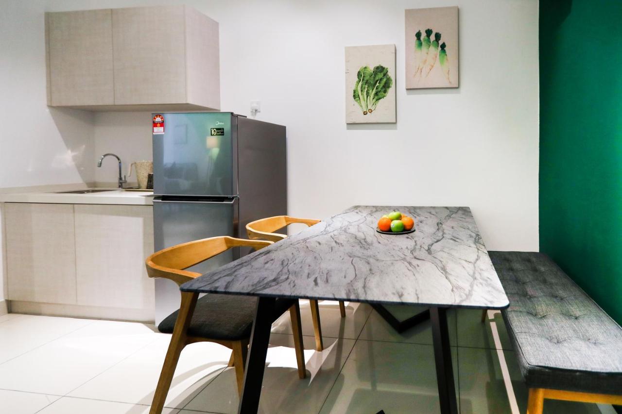 Apartment 3 Tower By Plush *