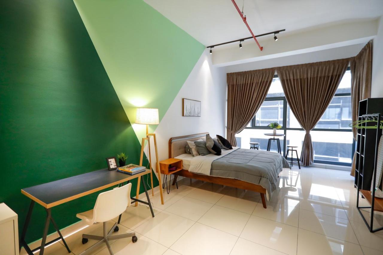 Apartment 3 Tower By Plush *