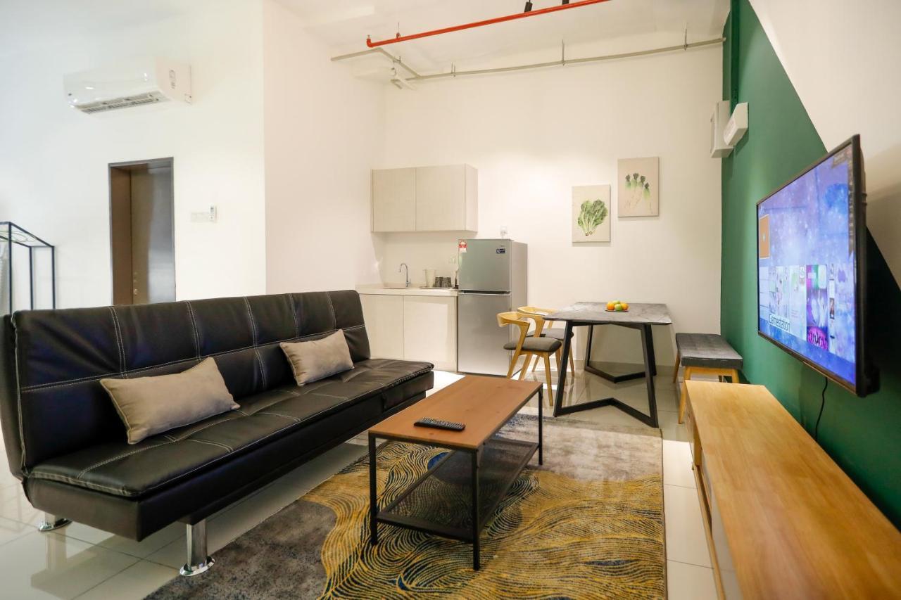 Apartment 3 Tower By Plush *