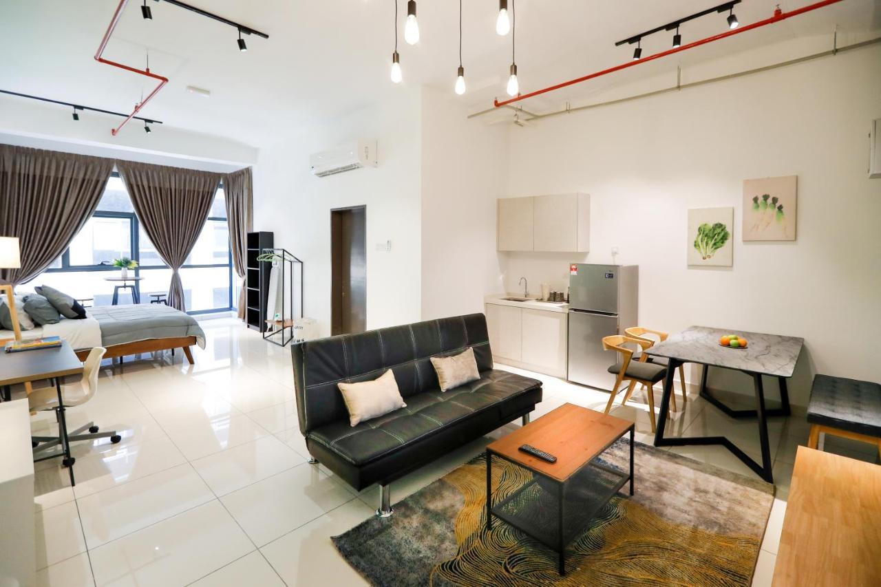 Apartment 3 Tower By Plush *