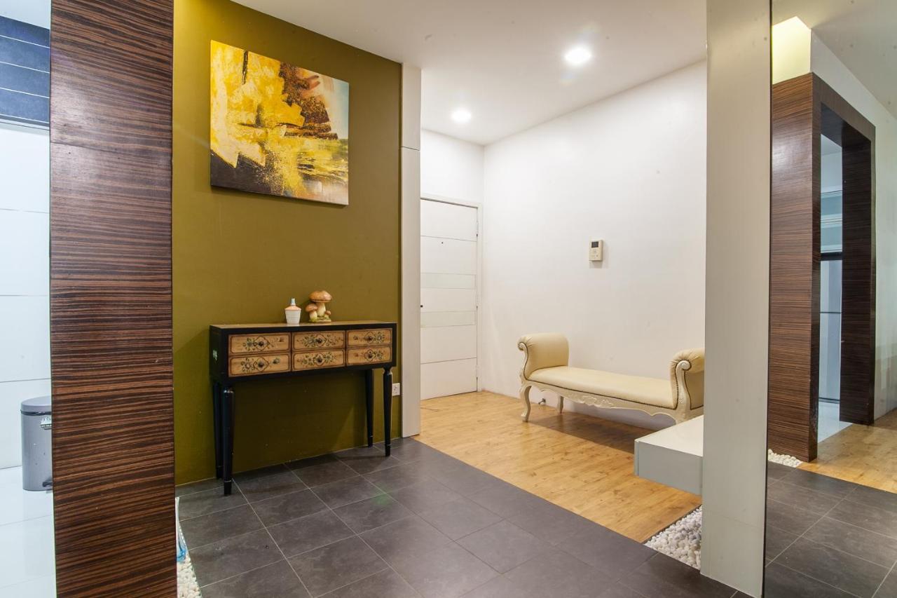 Mayang Court By Plush