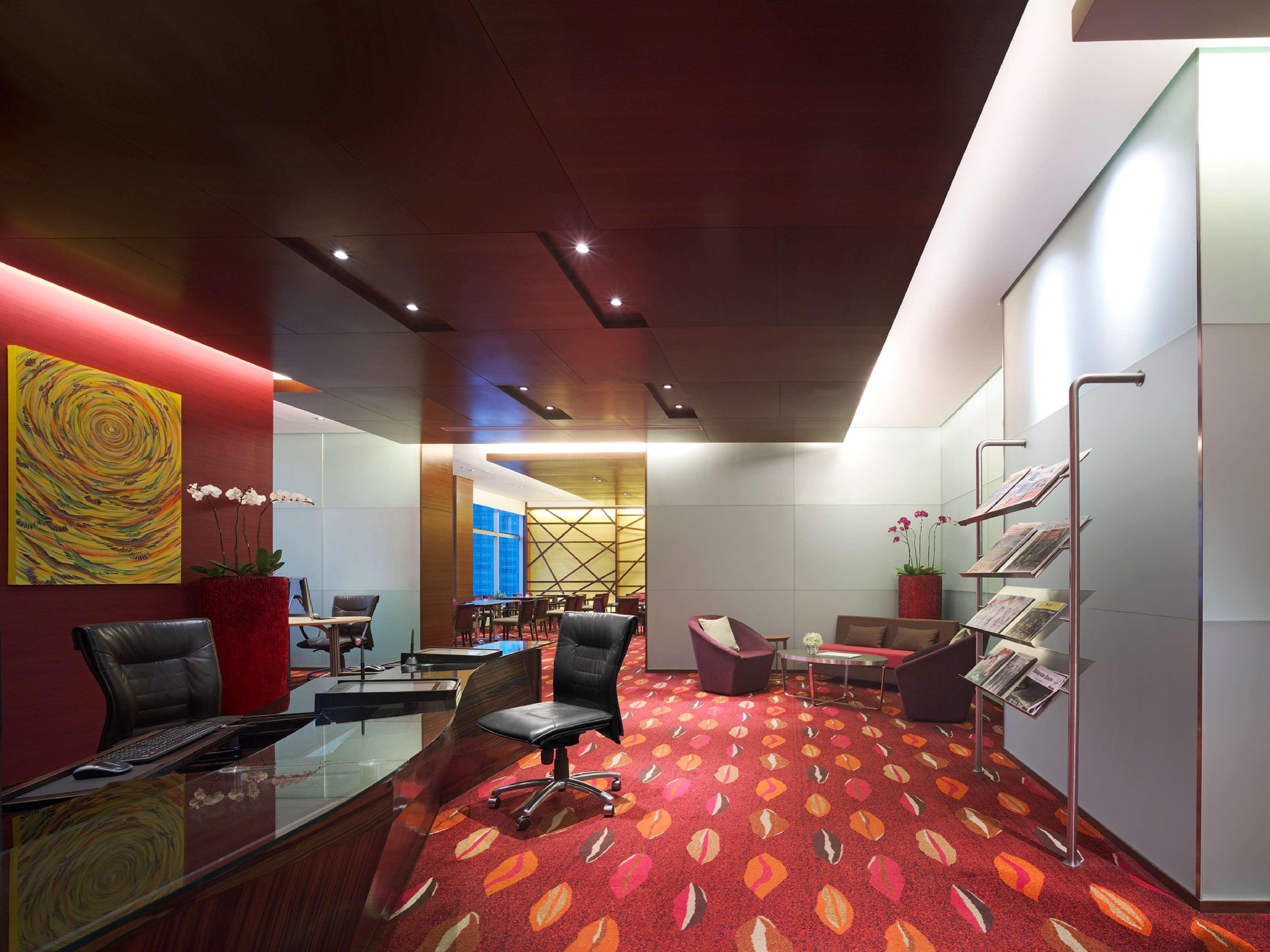 Traders Hotel, Hotel 5*