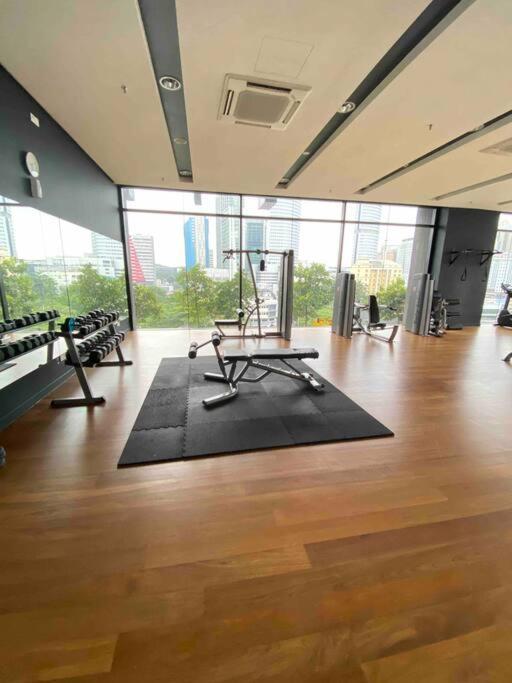 Anggun Modern With Netflix 3mins To Monorail Kl Near Klcc Apartment *