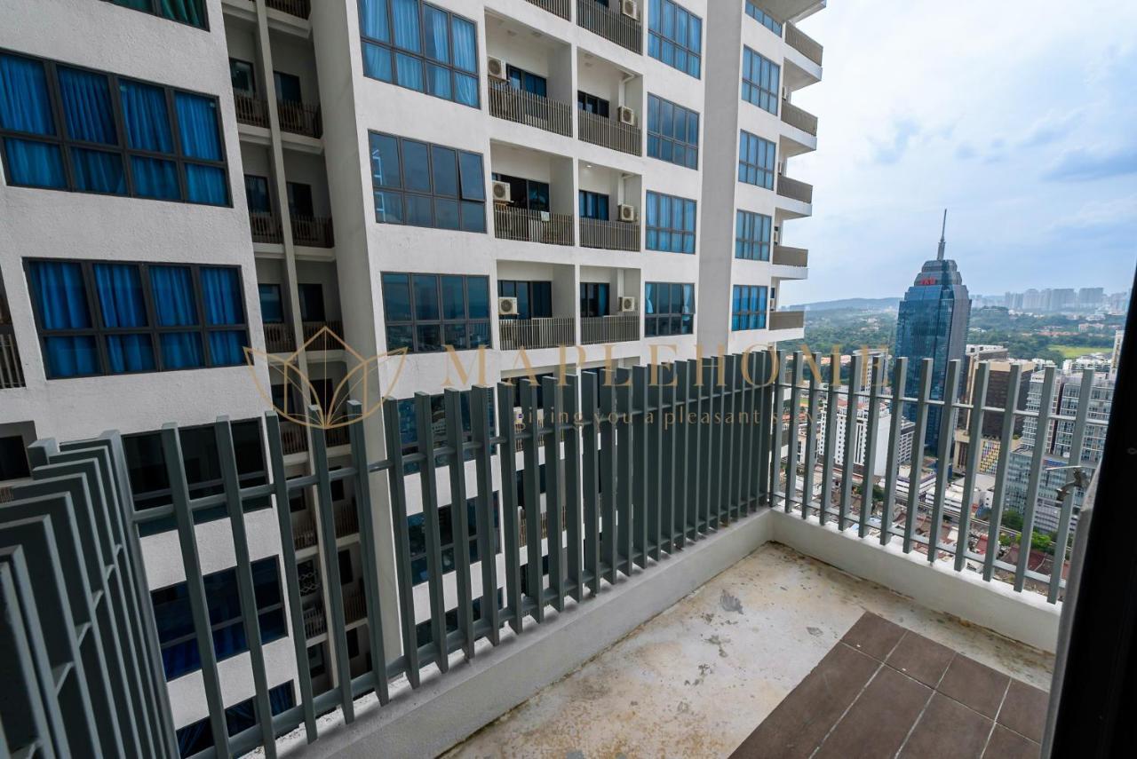 The Colony And The Luxe Premier Apartemen *