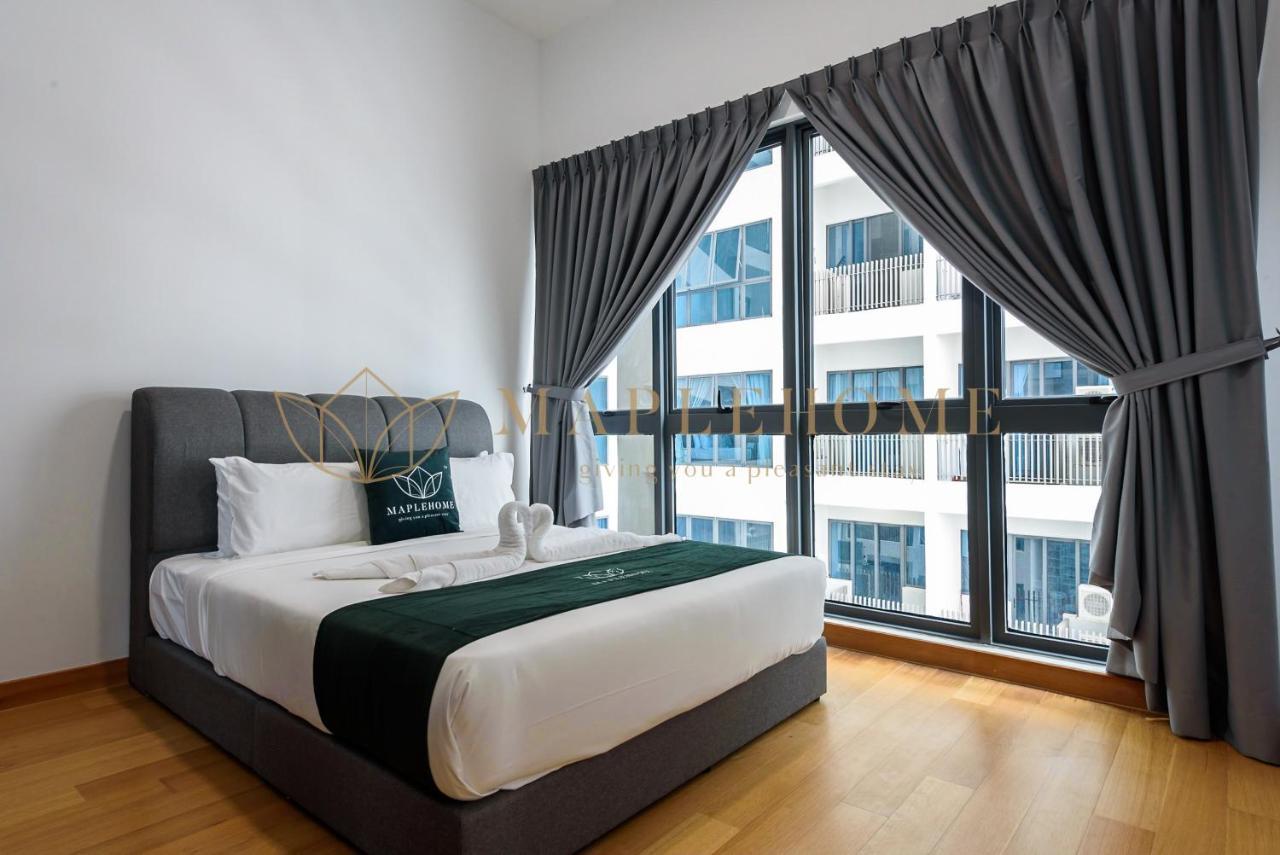 The Colony And The Luxe Premier Apartemen *