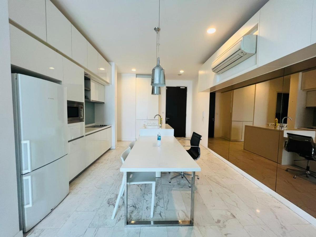 The Platinum Klcc By Cozy White Apartment *