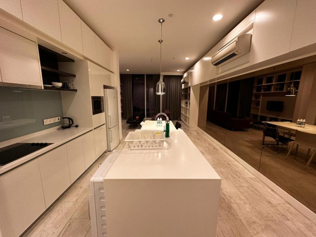 The Platinum Klcc By Cozy White Apartment