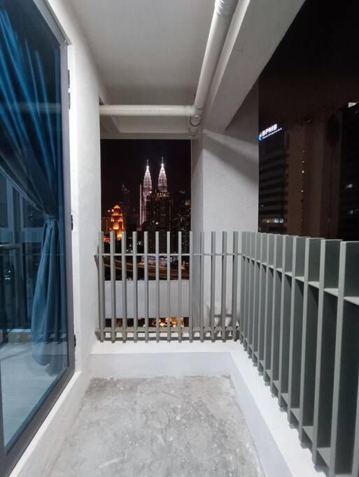 Cls 16b Klcc Balcony View Apartment