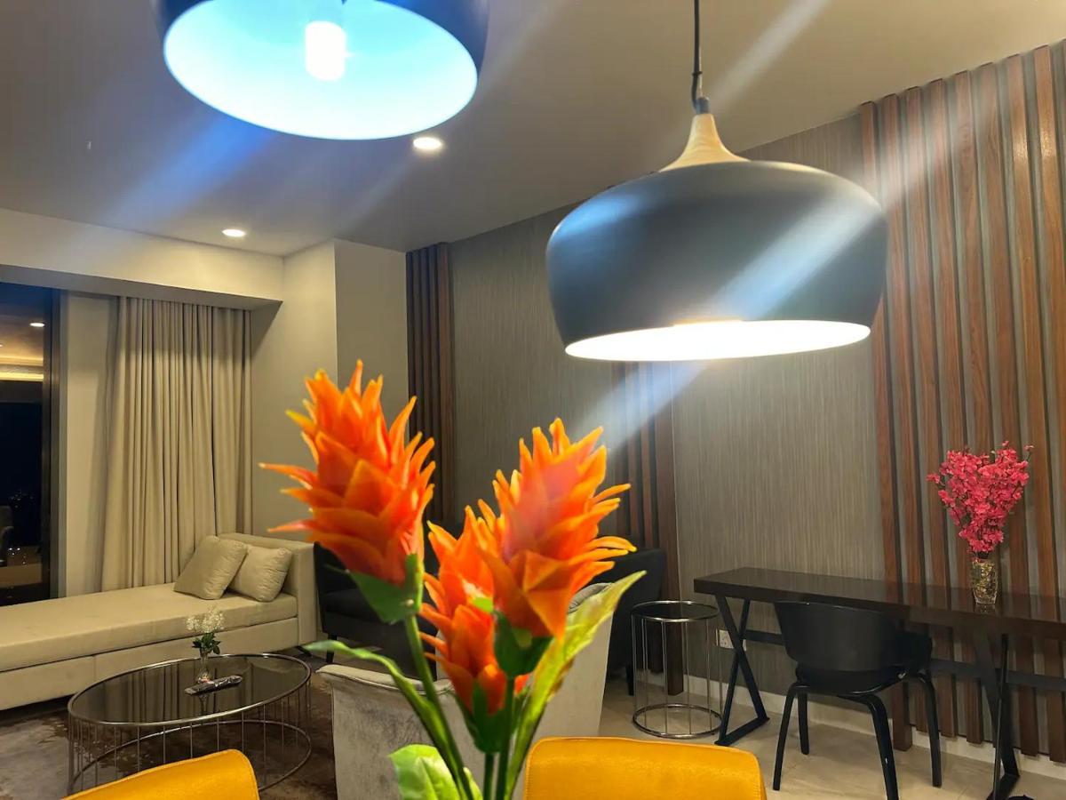 Two Bedroom Klcc With Rooftop Pool And View Apartment Kuala Lumpur